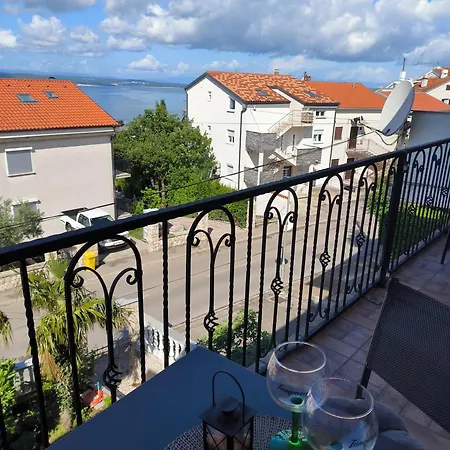 Ema 1, Apartament