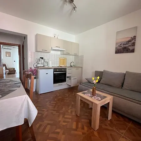 Apartamento Ema 1, *