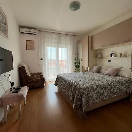 Ema 1, Apartman