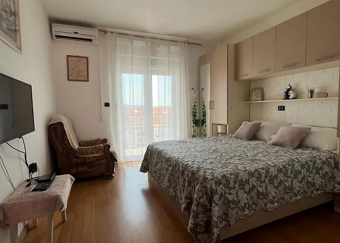 Ema 1, Apartment